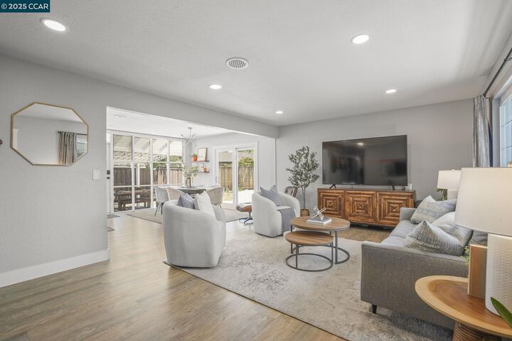 Property Photo: 69 Fordham Ct CA 94523