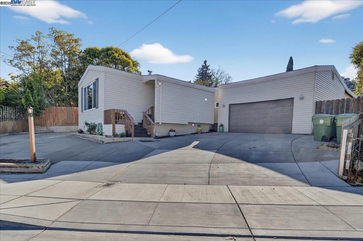 Property Photo:  18201 Lake Chabot Rd  CA 94546 