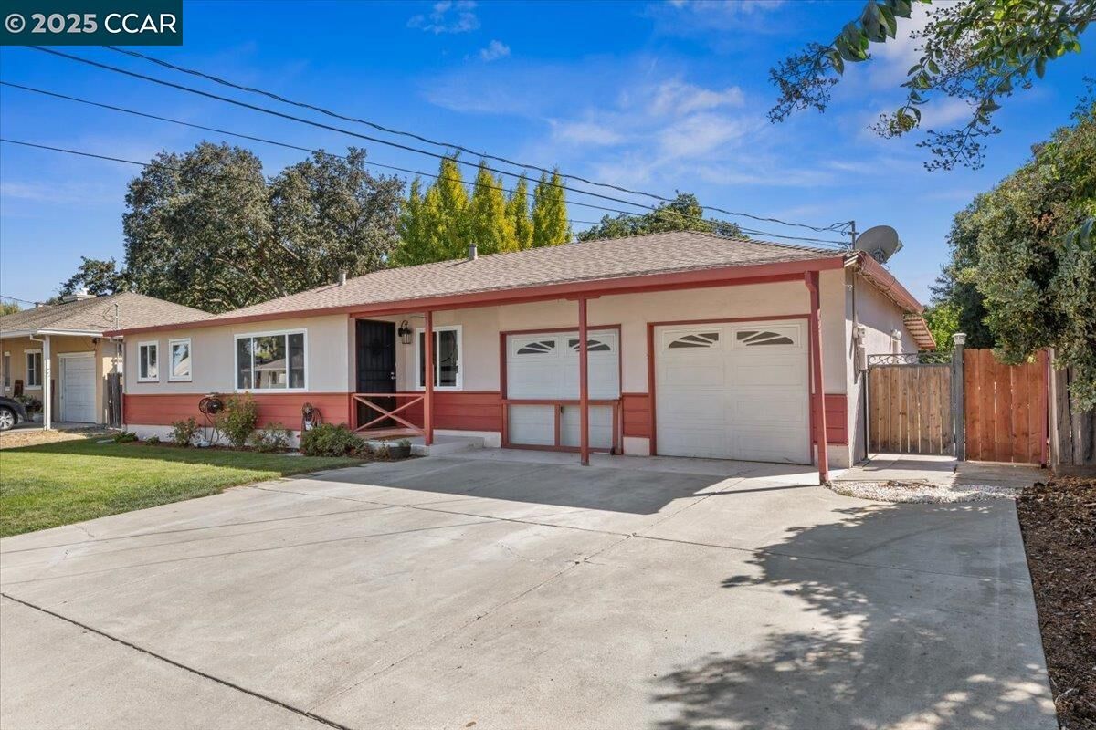 Property Photo: 1340 Peach Pl CA 94518