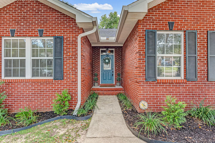 Property Photo: 129 Arapaho Trail FL 32536