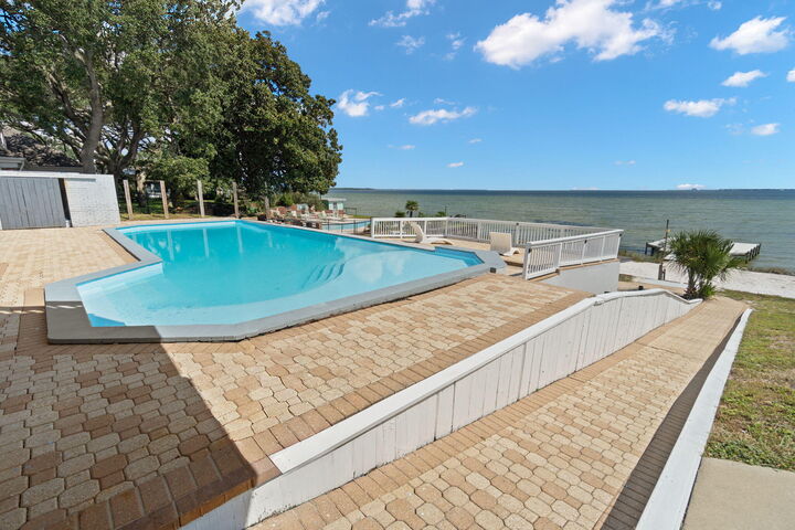 Property Photo:  5 Country Club Road  FL 32579 