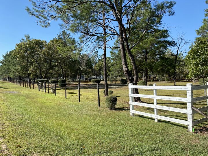 Property Photo: 325 Blackfoot Drive FL 32433