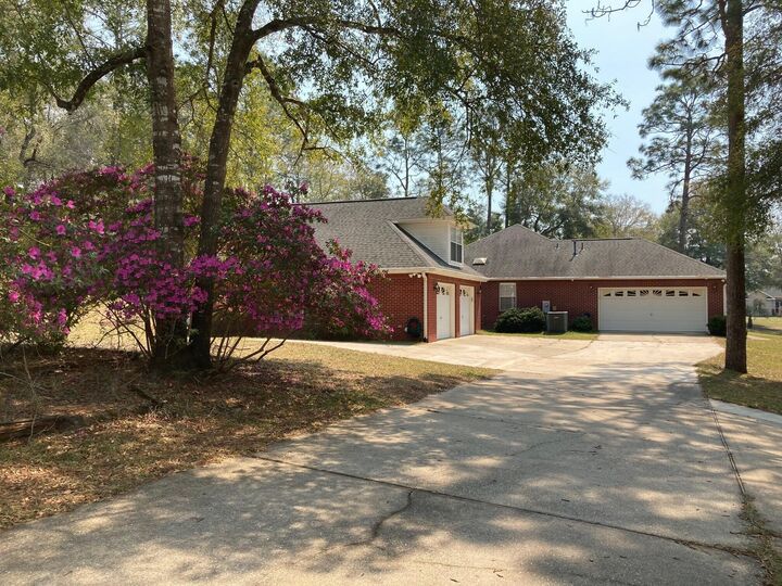 Property Photo:  5505 Kiowa Pass  FL 32536 