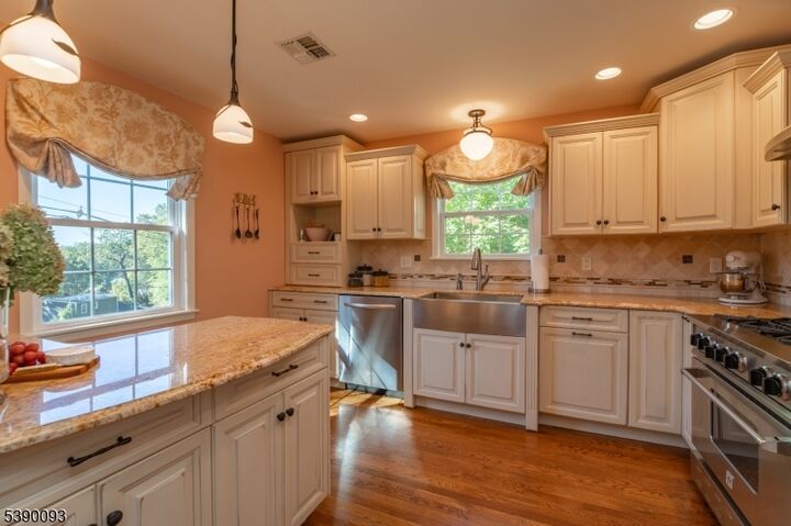 Property Photo:  9 Maple Rd  NJ 07456 