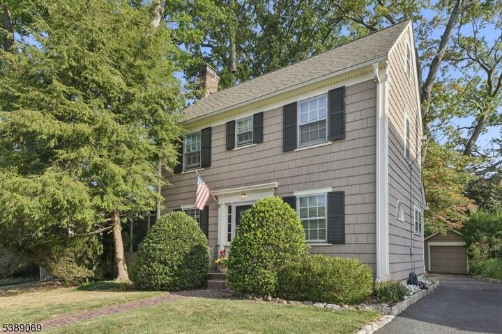 Property Photo:  16 Craig Pl  NJ 07016 