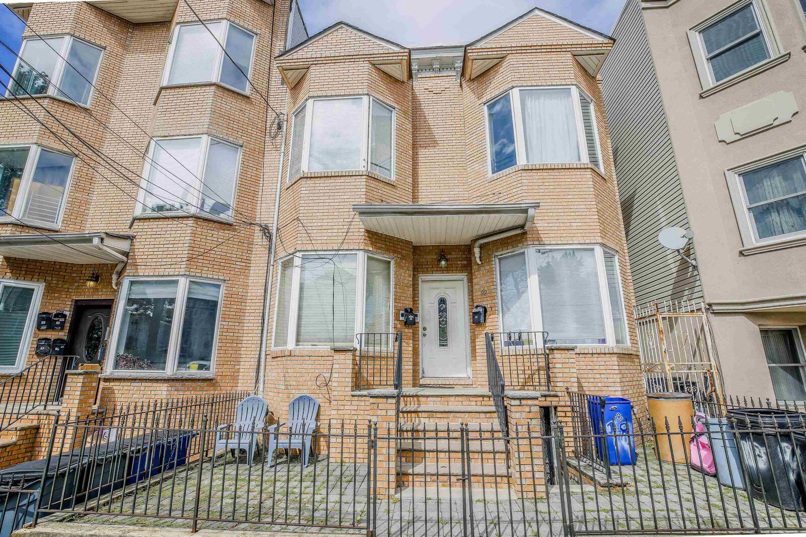 Property Photo:  98 Leonard St  NJ 07307-3119 