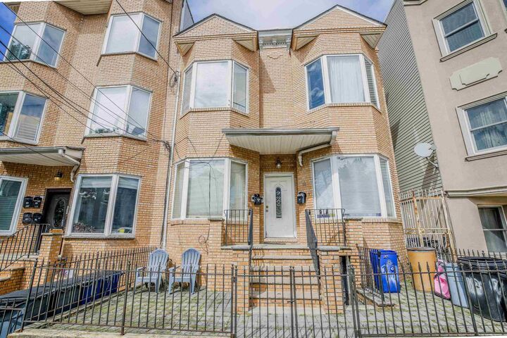 98 Leonard St  Jc, Heights NJ 07307-3119 photo