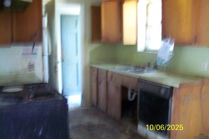 Property Photo: 820 Clark St TX 75644