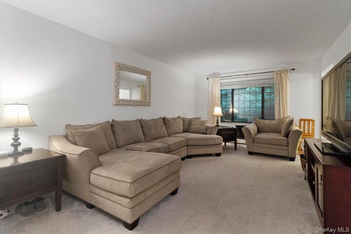 Property Photo:  36 Foxwood Drive 6  NY 10570 