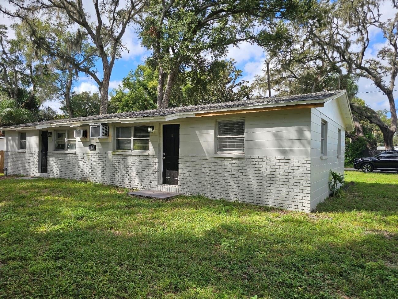 Property Photo: 5320 Pine Street B FL 33584