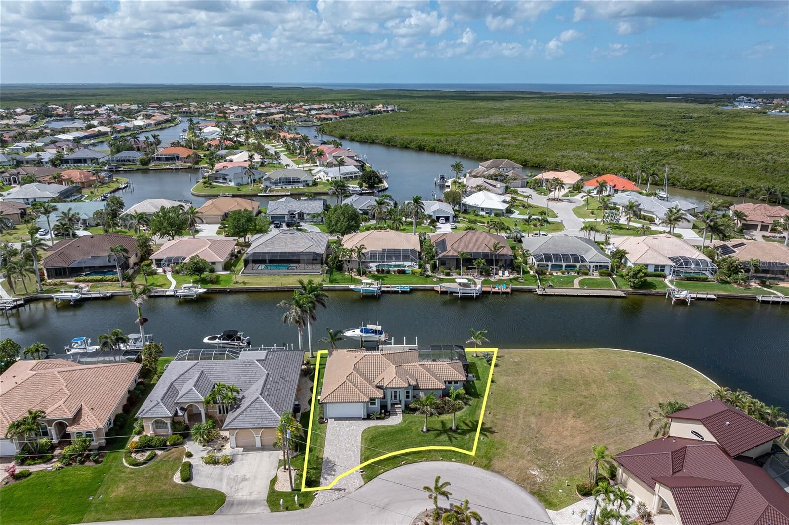 Property Photo: 571 Port Bendres Drive FL 33950