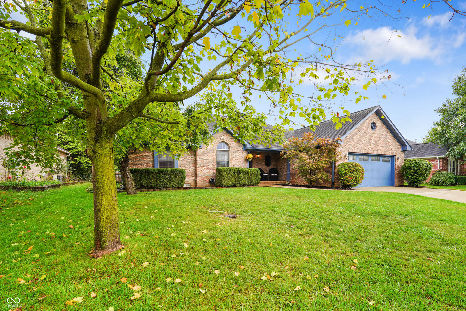 Property Photo: 6017 Creekbend Boulevard IN 46217