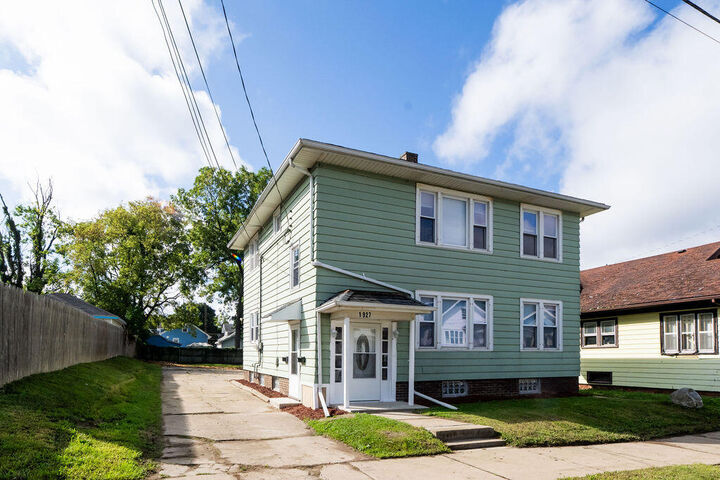 Property Photo: 1927 Harriet St WI 53404