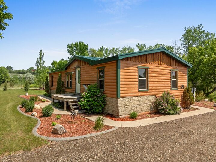 Property Photo:  1210 54th St  ND 58703 