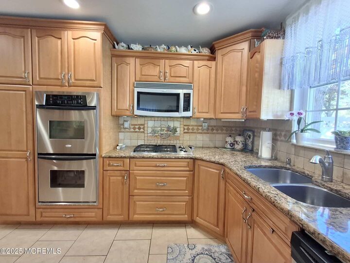 Property Photo:  5 Elaine Court  NJ 08857 