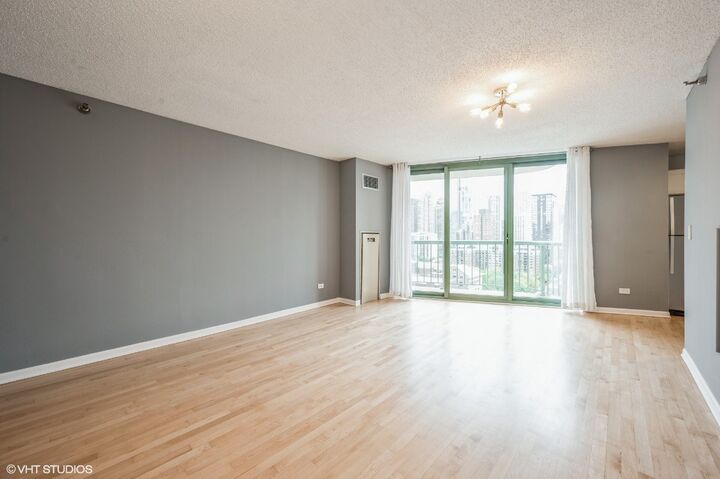 Property Photo: 111 W Maple Street 1412 IL 60610