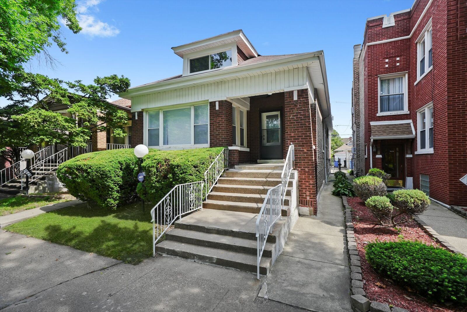 Property Photo:  7627 S Ridgeland Avenue  IL 60649 