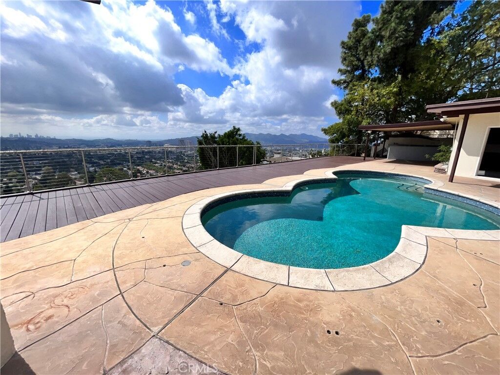 Property Photo: 881 Harrington CA 91207
