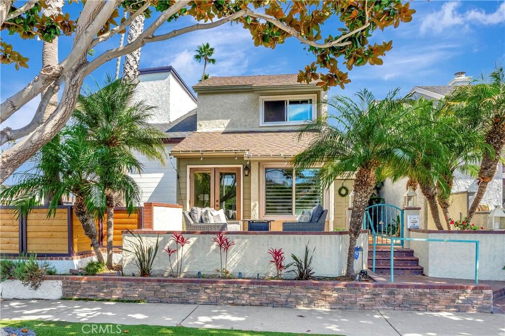 Property Photo:  626 9th Street  CA 92648 
