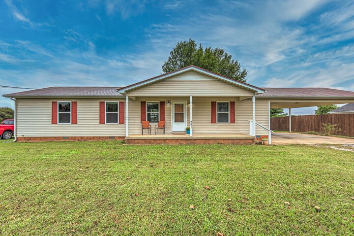 Property Photo: 991 Kingwood Ln TN 37153