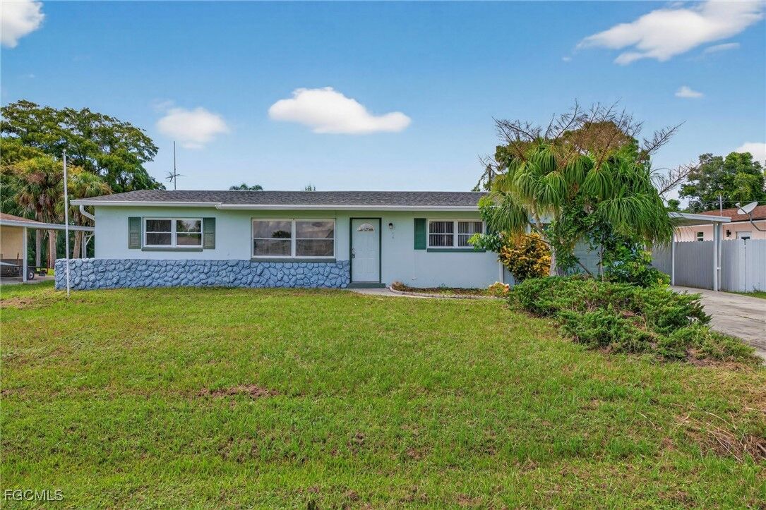 Property Photo: 2613 Cartegena Avenue FL 33905