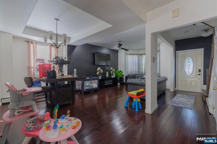 Property Photo:  54 Linwood Place  NJ 07017 