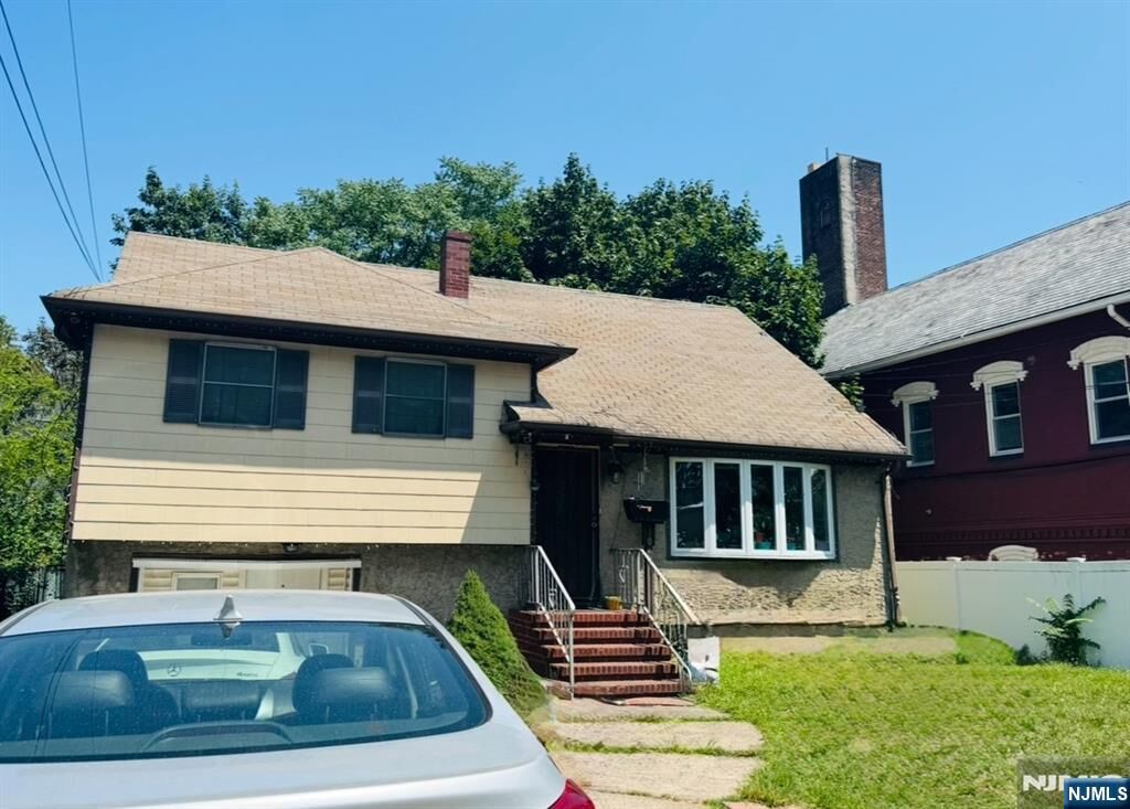 Property Photo:  1043 Edgewater Avenue  NJ 07657 