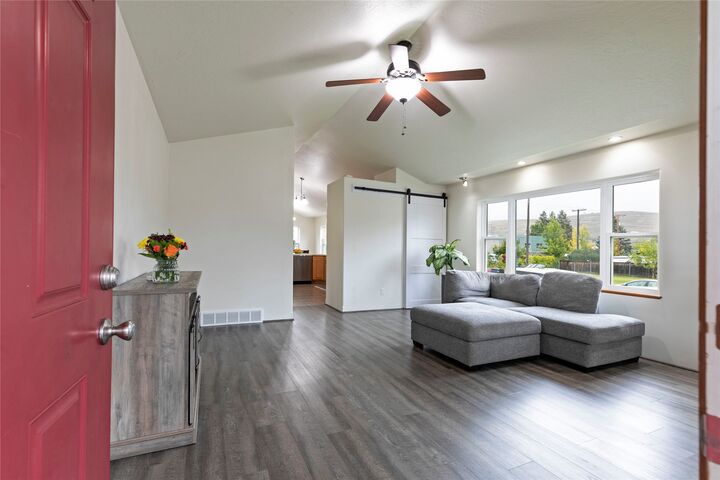 Property Photo:  1402 Defoe Street  MT 59802