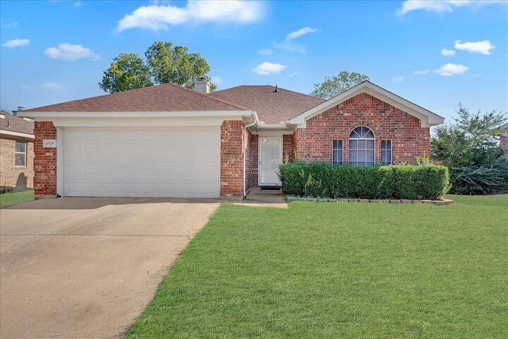 Property Photo: 1529 Creekstone Court TX 76112