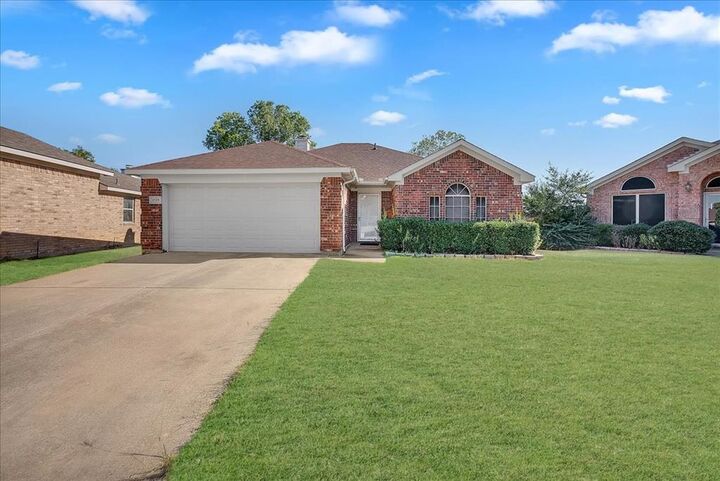 Property Photo:  1529 Creekstone Court  TX 76112 