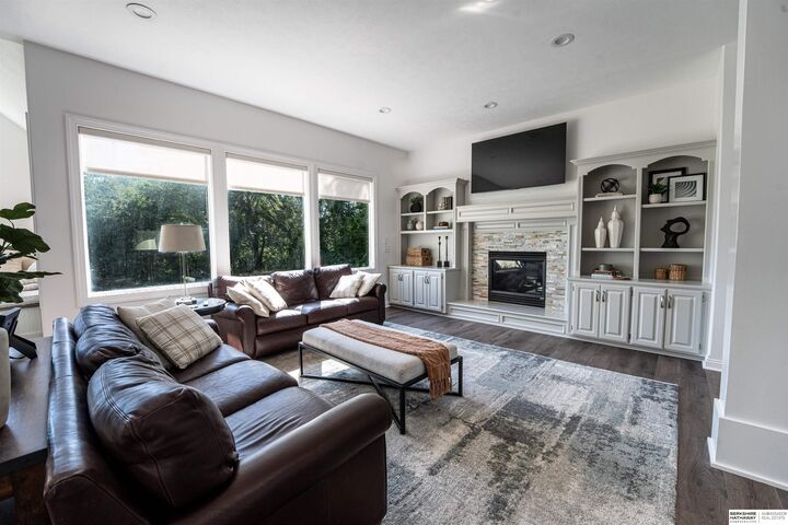 Property Photo: 21505 Walnut Street NE 68022