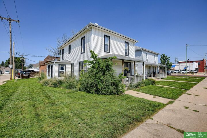Property Photo: 215 S 17 Street NE 68008