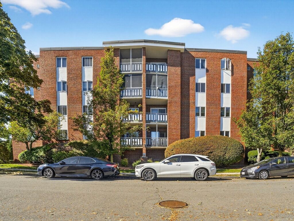 Property Photo:  33 Lodgen Ct 4G  MA 02148 