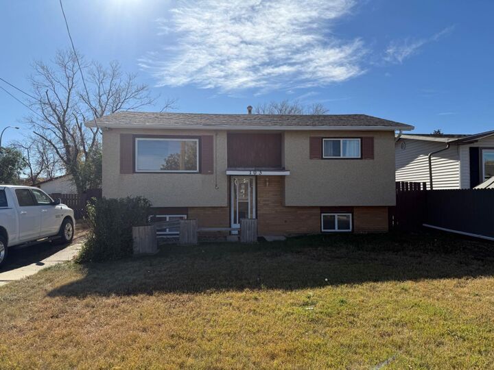 Property Photo: 103 7 Avenue SE AB T0J 0Y6