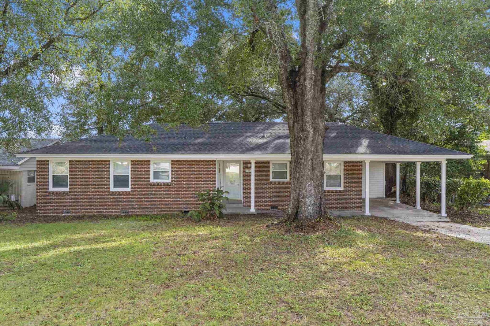 Property Photo: 4252 Acacia Dr FL 32503