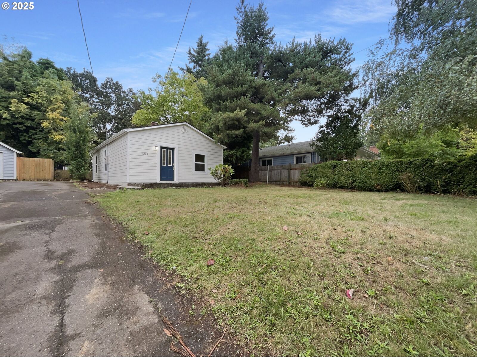 Property Photo: 5906 NE Sumner St OR 97218