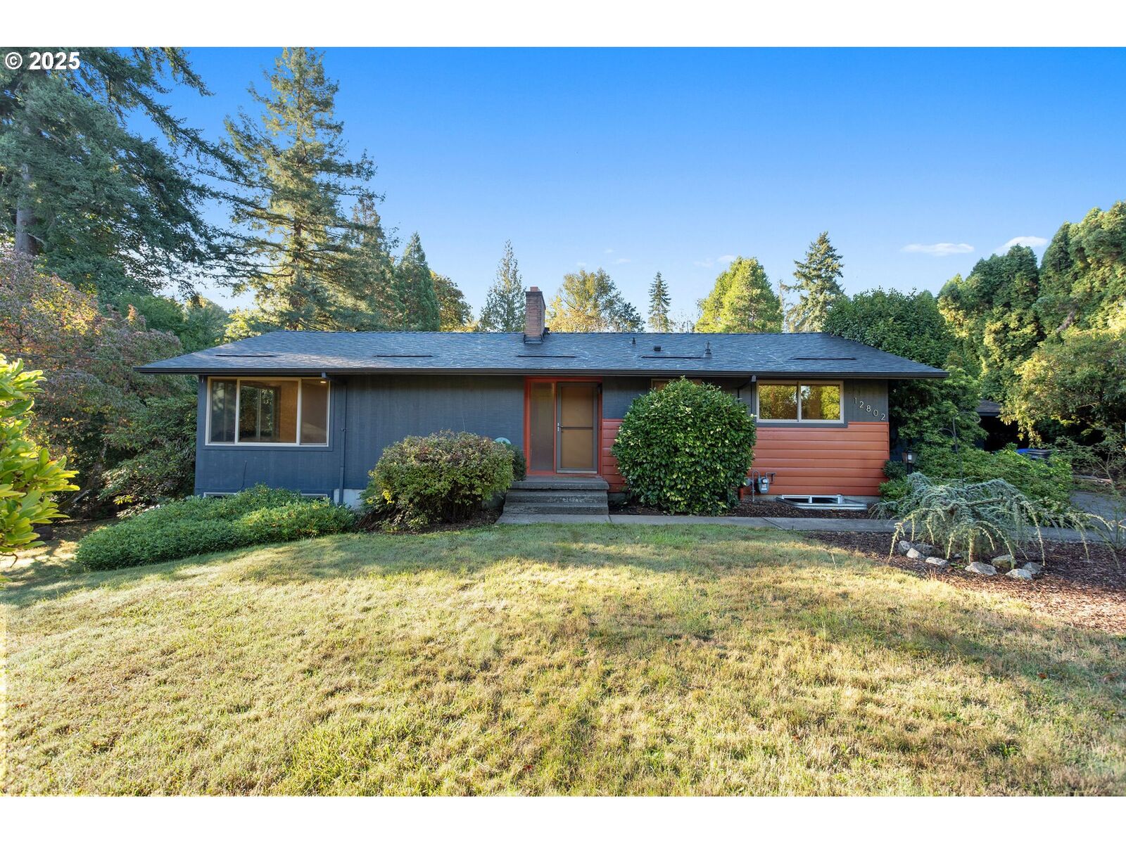 Property Photo:  12802 SE Knapp St  OR 97236 