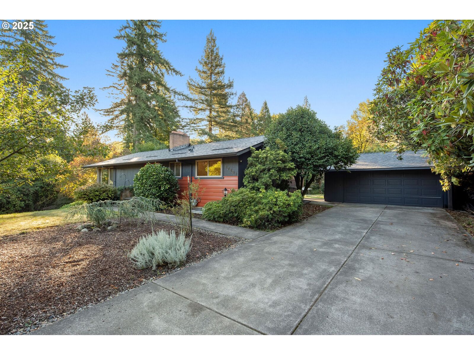 Property Photo:  12802 SE Knapp St  OR 97236 