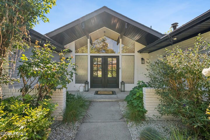 Property Photo: 3554 E Suniland Circle UT 84109