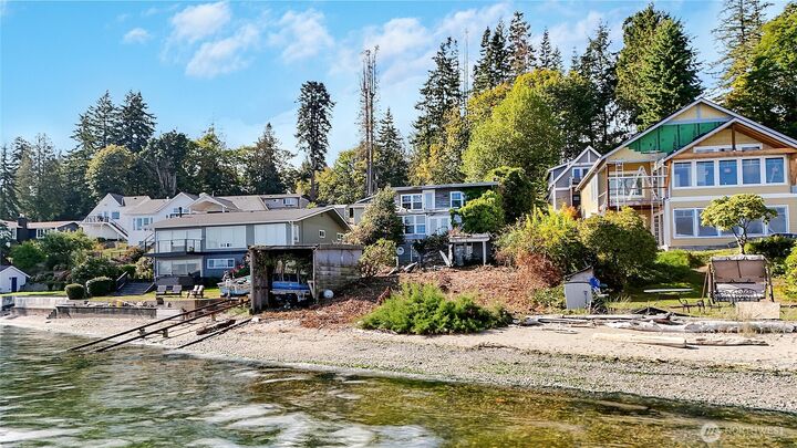 Property Photo:  1129  Colechester Drive S  WA 98366