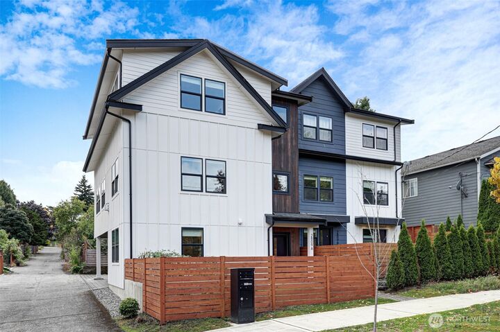 Property Photo:  2809 E Denny Way A  WA 98122 