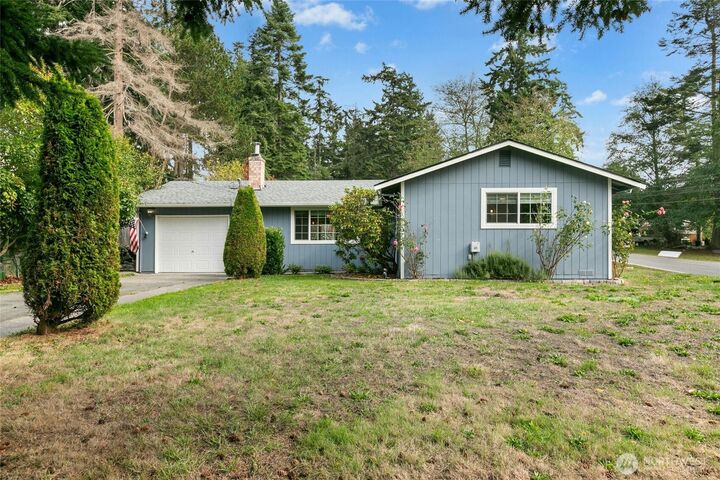 4318  Rhododendron Drive  Oak Harbor WA 98277 photo