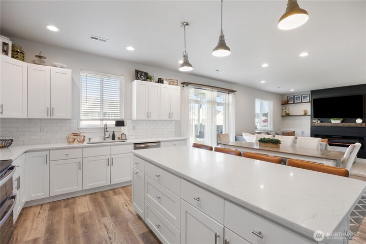 Property Photo: 1420 W Century Street WA 98837