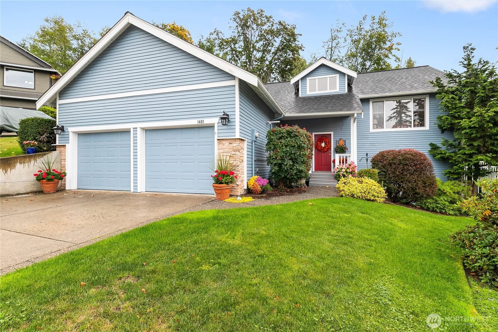 Property Photo: 1401 Edwards Street WA 98229
