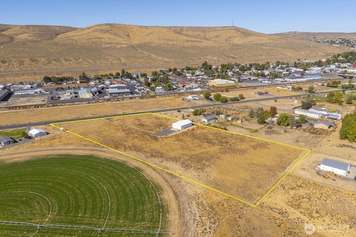 Property Photo: 14445 Empire Road WA 98823