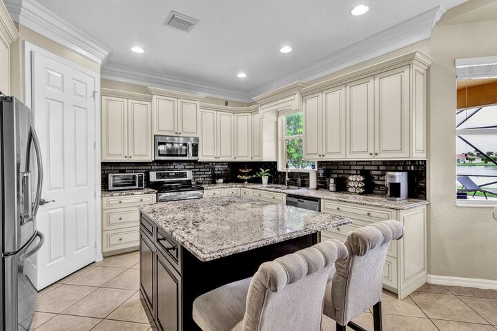 Property Photo: 5100 Topaz Lane SW FL 32968