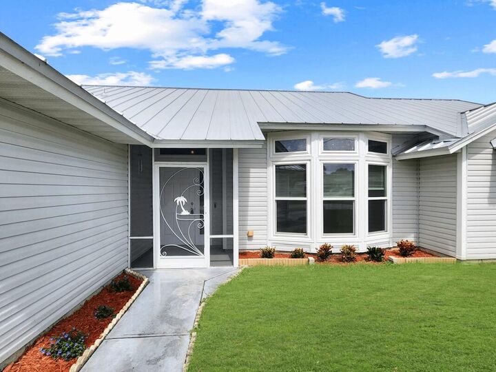 Property Photo:  733 SW Acapulco Terrace  FL 34953