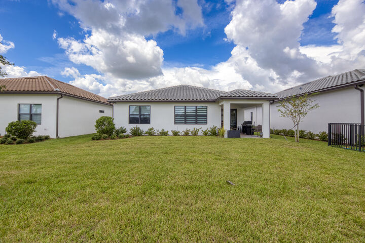 Property Photo: 833 SE Courances Drive FL 34984