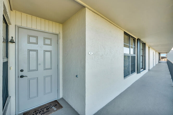 Property Photo: 4 Royal Palm Way 601 FL 33432