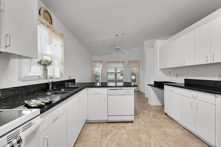 Property Photo:  6625 Alheli Court  FL 34951 